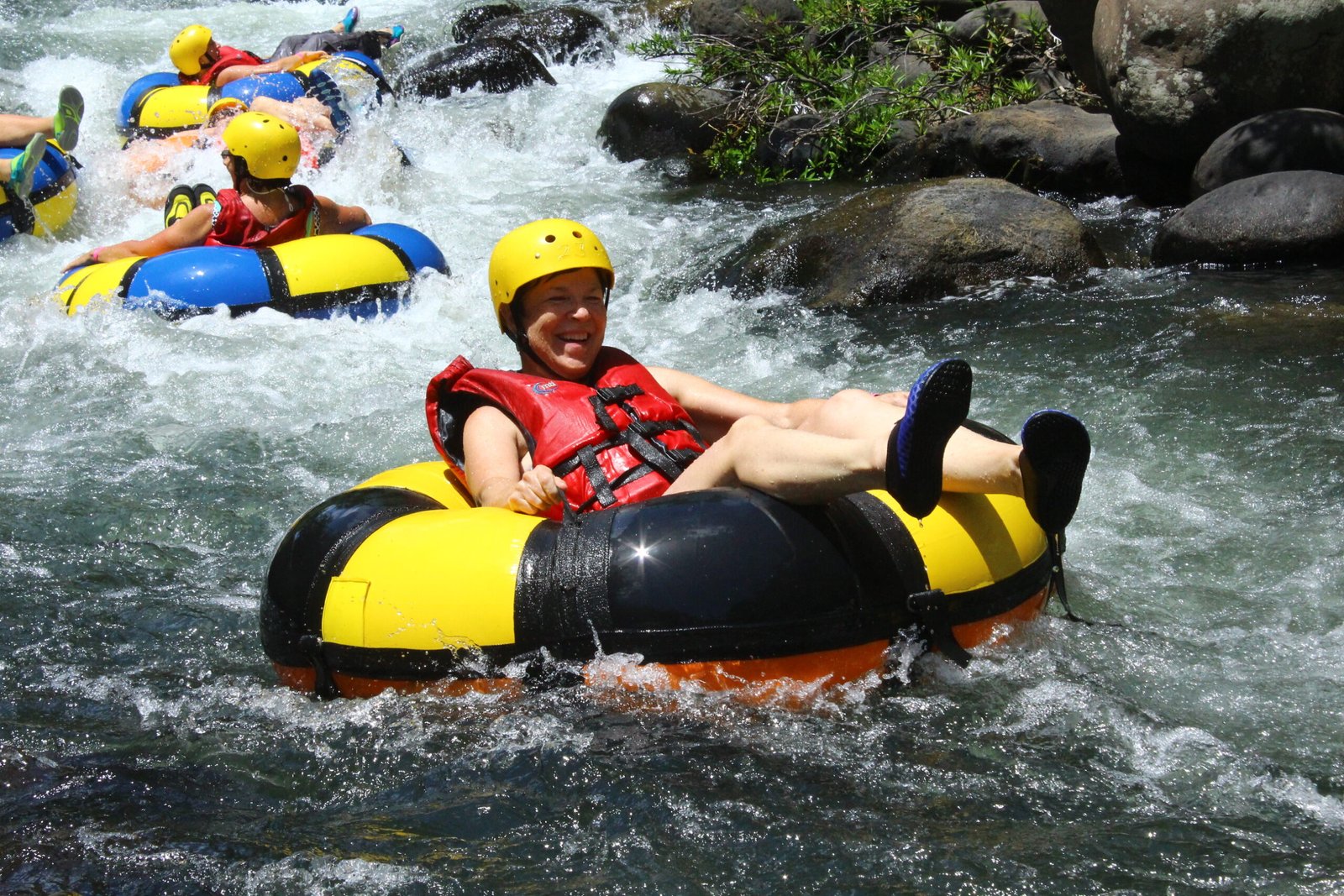 "Scenic view of Rincón de la Vieja National Park featuring lush forests, volcanic landscapes, and steaming geothermal activity, showcasing the park’s natural beauty and adventure opportunities."
