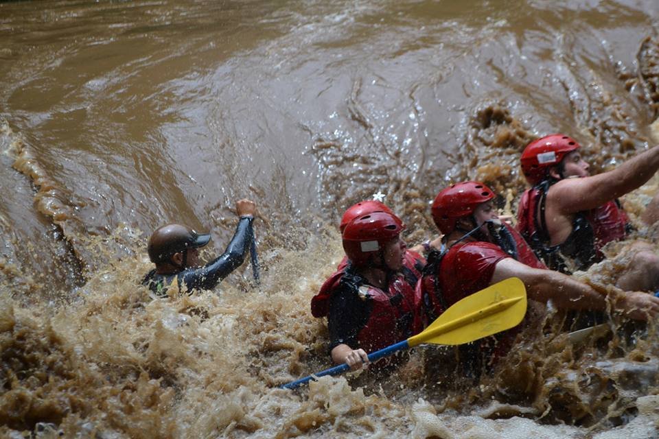 Thrilling white-water rafting adventure on the Tenorio River in Costa Rica, featuring exciting rapids and stunning tropical scenery."