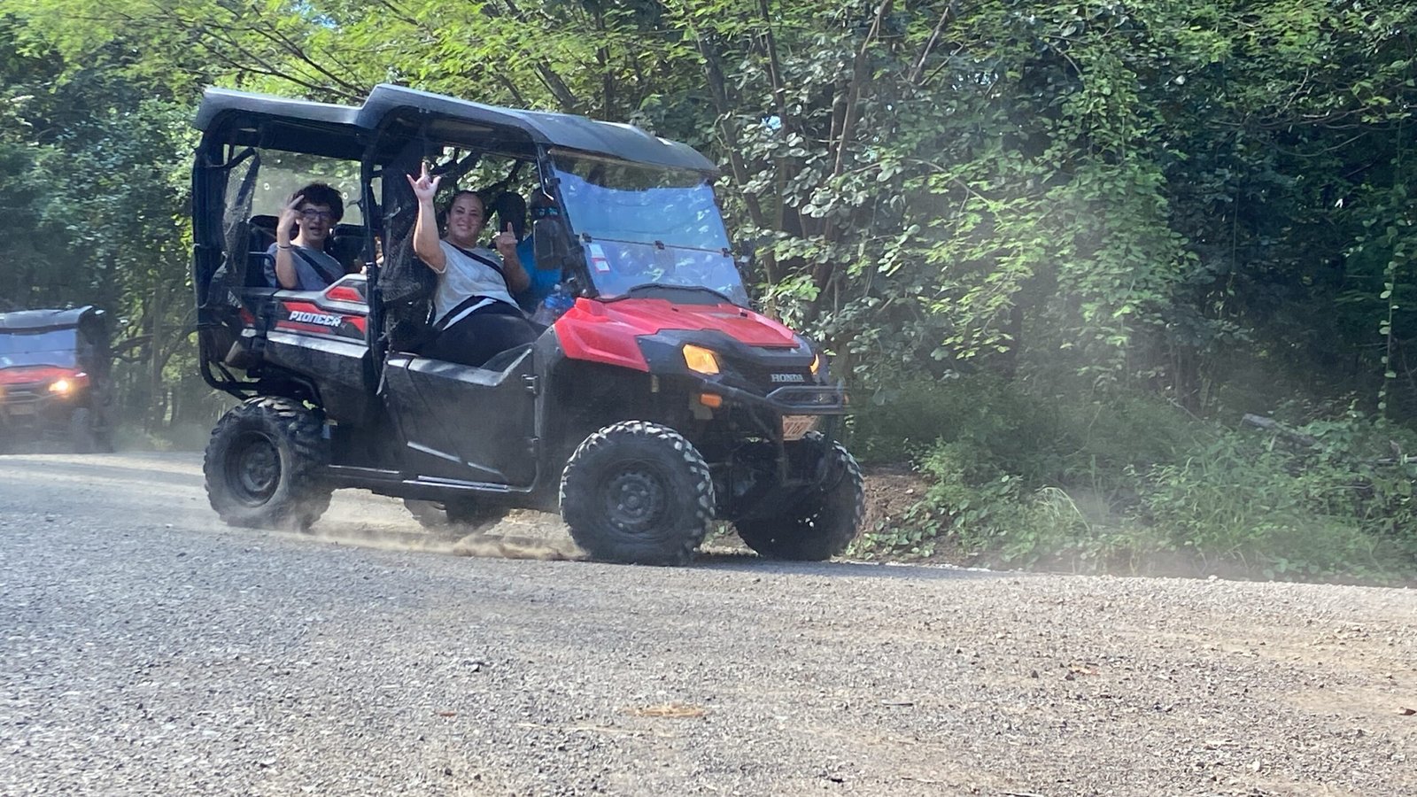 "UTV side-by-side adventure on Tamarindo Beach, Costa Rica, driving along sandy trails with stunning ocean views and tropical scenery." 🚜🌴🌊